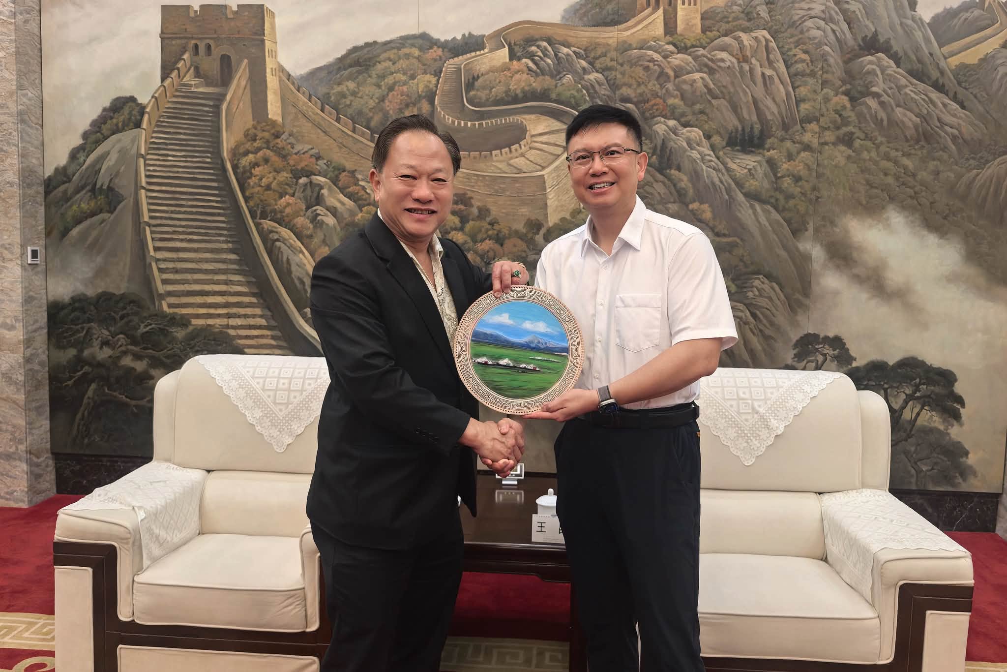 八邑会馆出访呼和浩特市政府-共谋两地新机遇01
